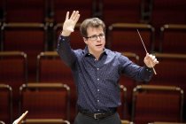 Tschechische Dirigent Jakub Hrůša leitet die Bamberger Symphoniker-Bayerische Staatsphilharmonie in der Kölner Philharmonie (© Thomas Brill)